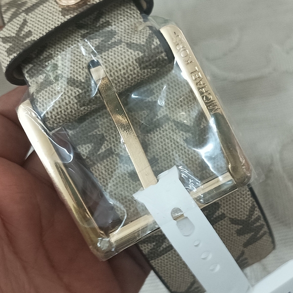 Authentic Michael Kors Womens Gold MK Buckle Belt Light Brown Signature Belt - Picture 2 of 14
